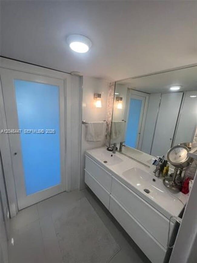 Building Photo - 5701 Collins Ave