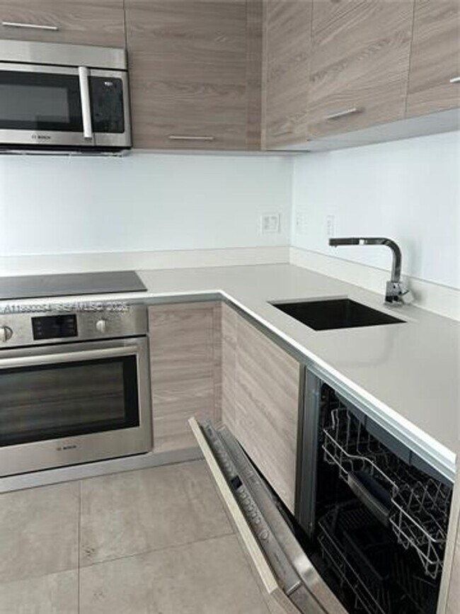 Building Photo - 1300 S Miami Ave