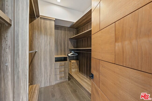 Building Photo - 3712 Broadlawn Dr