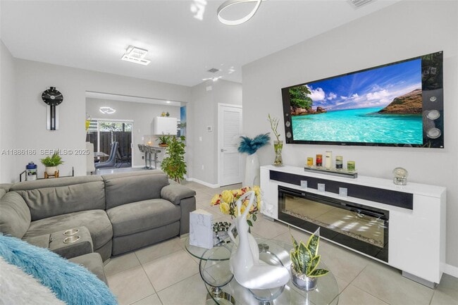 Building Photo - 424 NE 4th Ave