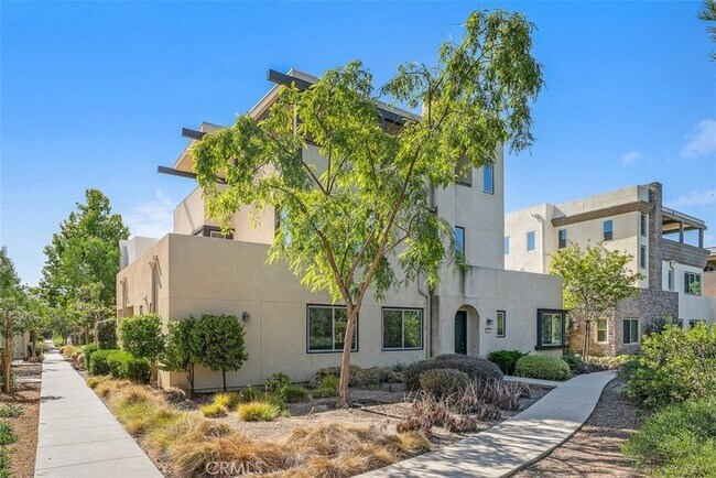 Building Photo - 123 Interval