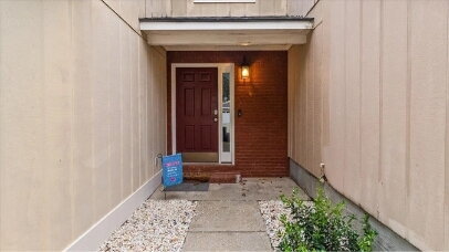 Building Photo - Charming 2-Bedroom, 2.5-Bathroom Townhome with Community Pool! Available TODAY!
