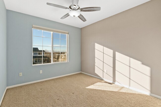 Building Photo - Gorgeous Home With Two Car Garage and Acce...