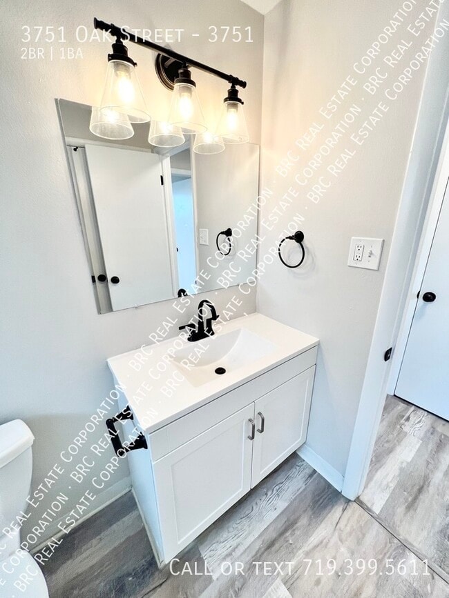 Building Photo - 3751 Oak St