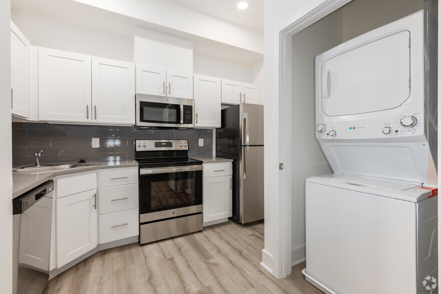 Primary Photo - Bay Manor Apartments