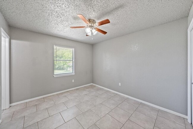 Building Photo - 580 Plaza Ct