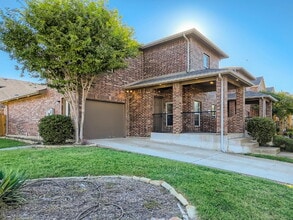 Building Photo - "Charming 3-Bed, 2-Bath Townhouse Retreat in Mesquite – Spacious 1586 Sq Ft on Woodshire Avenue!"...