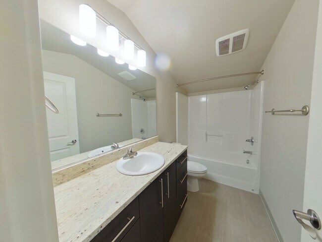 Building Photo - 335-337 NW 18th St.