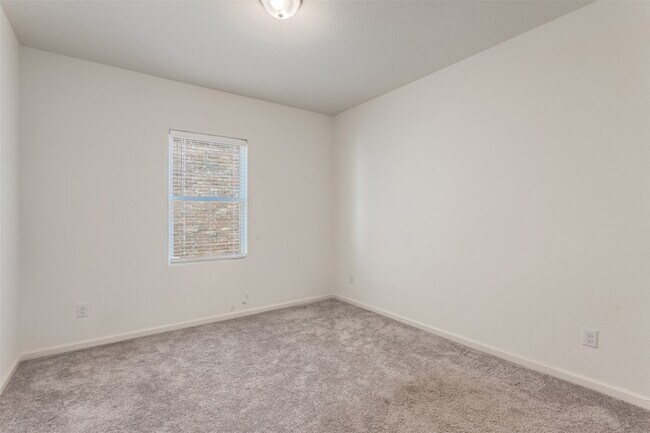 Building Photo - 415 Madison Way