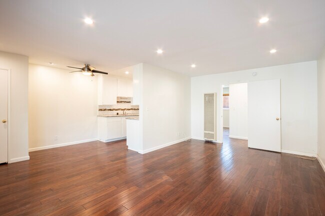 Building Photo - 2721 2nd St