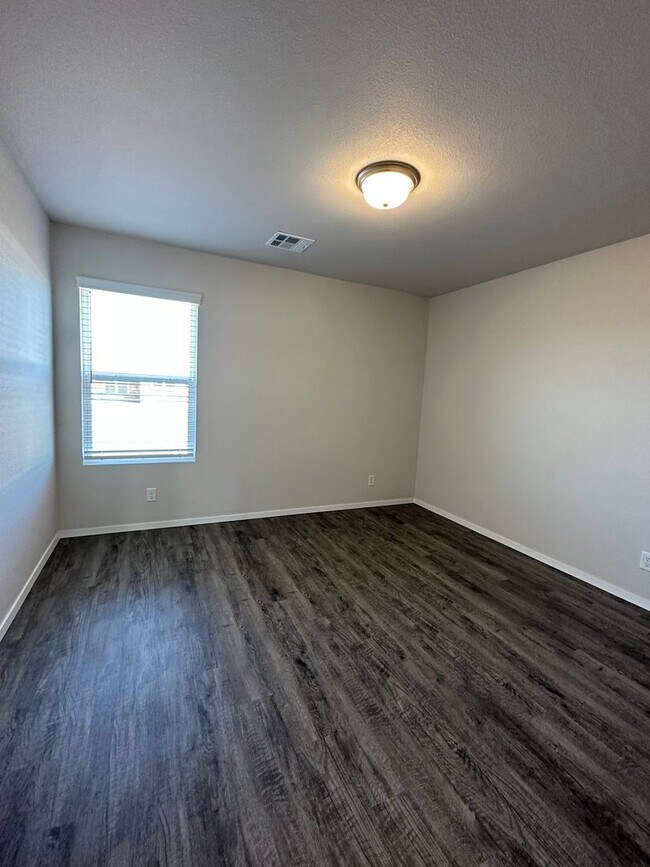 Building Photo - *Pre-leasing* Three Bedroom | Two Bathroom...