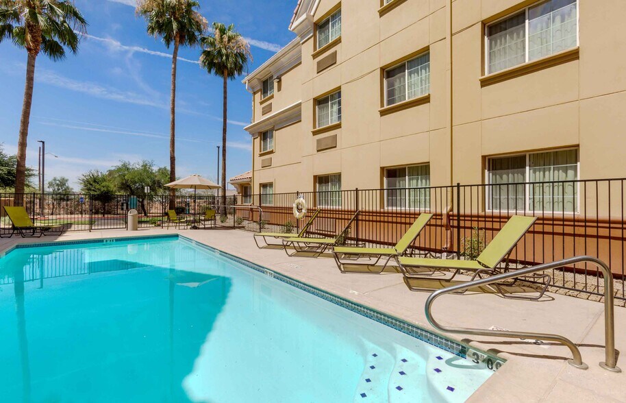 Building Photo - Furnished Studio-Phoenix - Airport - Tempe