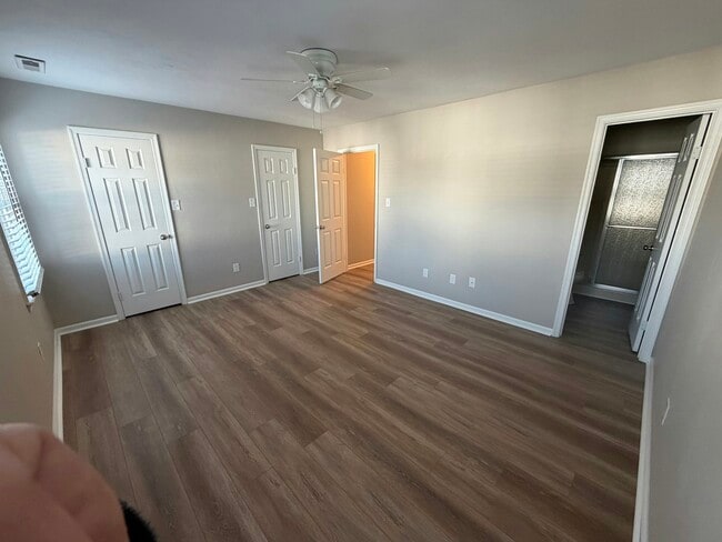 Building Photo - 1623 Mantane Arch