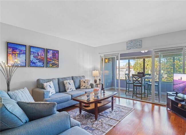 Building Photo - Bright Furnished End-Unit Condo Overlooking the Pond