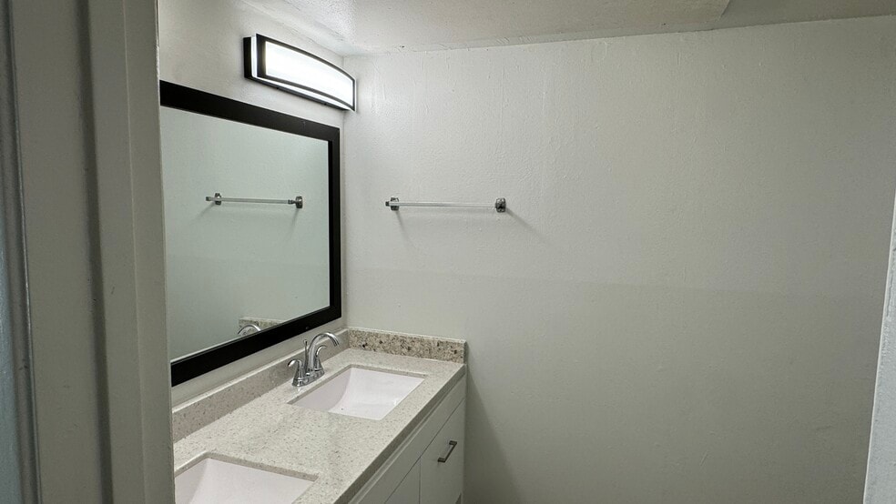 Building Photo - 8063 Meadow Rd