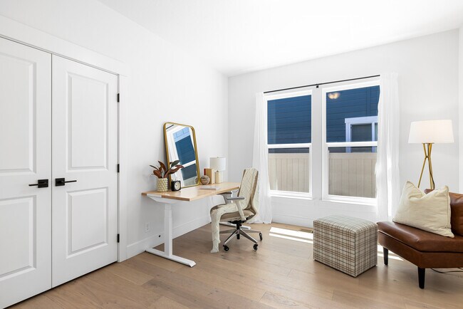 Building Photo - Helenium