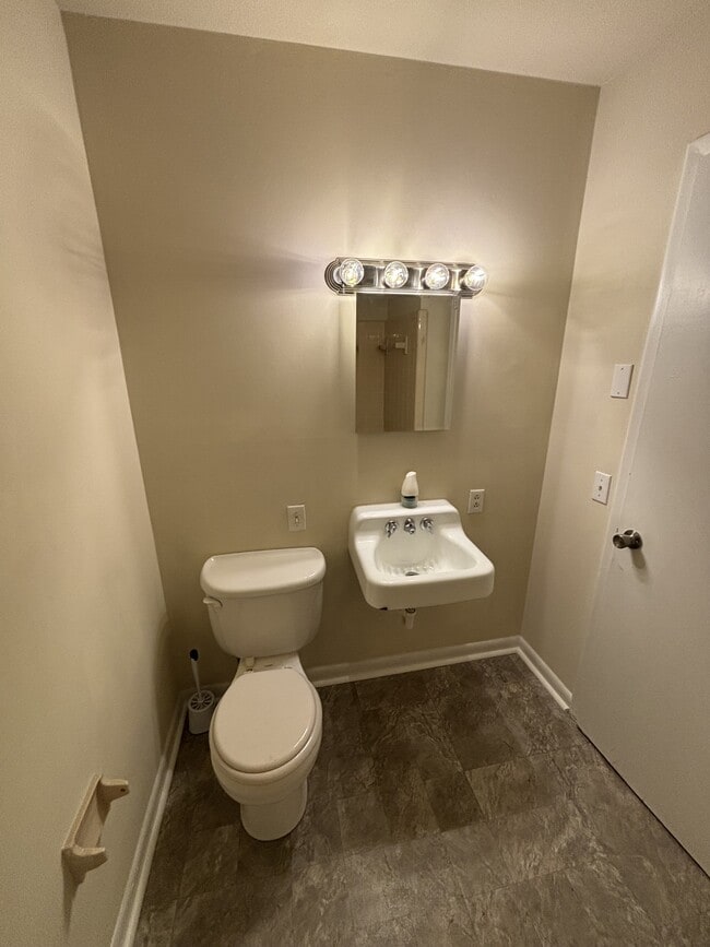 Building Photo - 280 E Main St