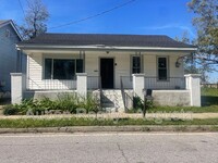Building Photo - 1015 8th St