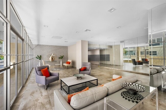 Building Photo - 3113 S Ocean Dr