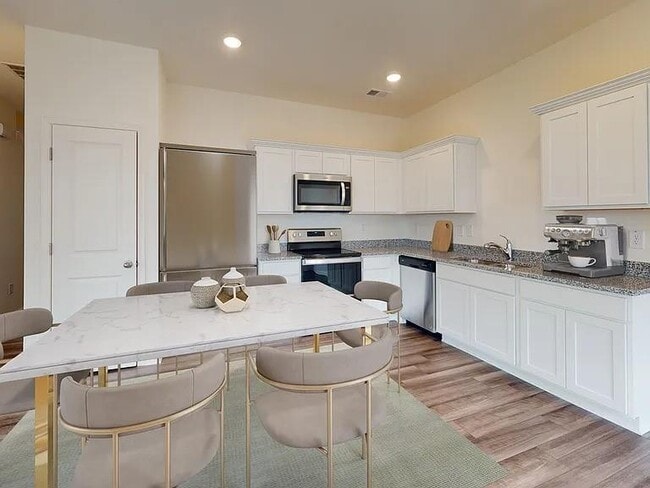 Building Photo - 203 Fenchurch Wy