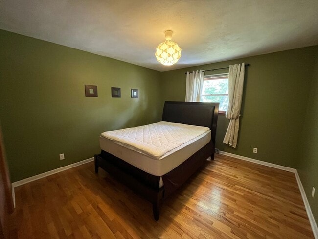 Building Photo - 3-bedroom, 1.5 bathroom unfurnished home in Saint Joseph