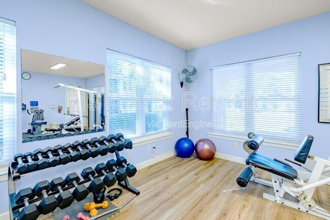 Building Photo - 2252 Beach Dr