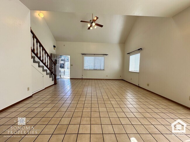 Building Photo - Spacious 4+BD/3BA Two-Story Home with Expansive Yard