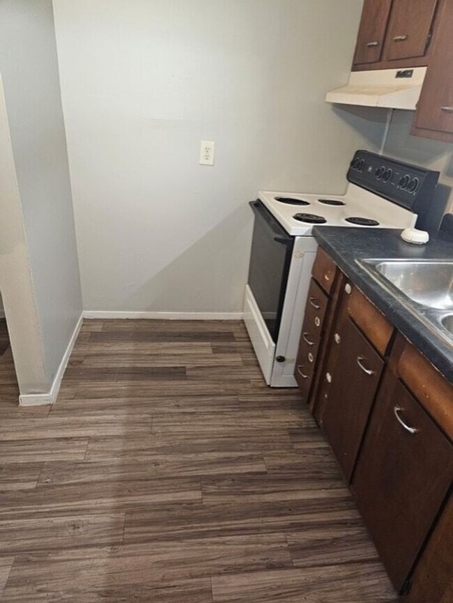 Building Photo - 510/503 Liberty St. - NAAAM