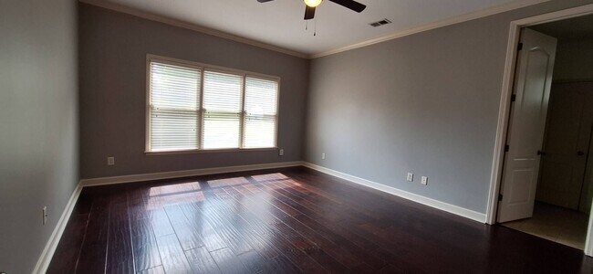 Building Photo - Gorgeous 5 bedroom 3 full bath home for rent