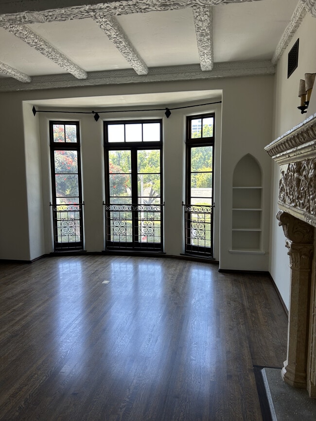 Building Photo - El Mirador Apartments