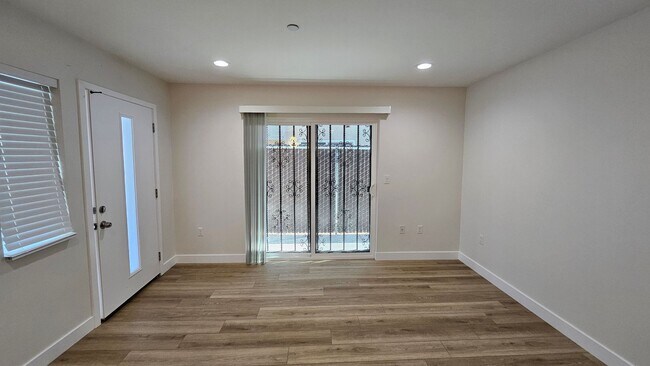 Building Photo - PLACE-NLO8655