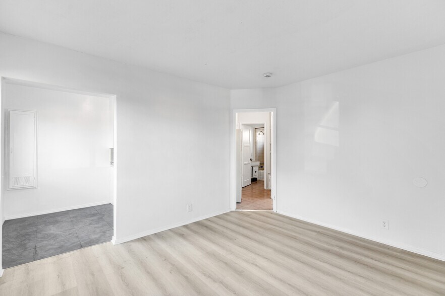 Building Photo - 725 Spence St