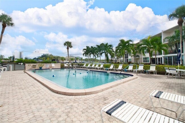 Building Photo - 7540 Bay Island Dr S