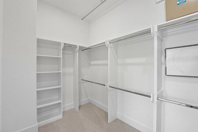 Building Photo - 3903 Pinemont Dr