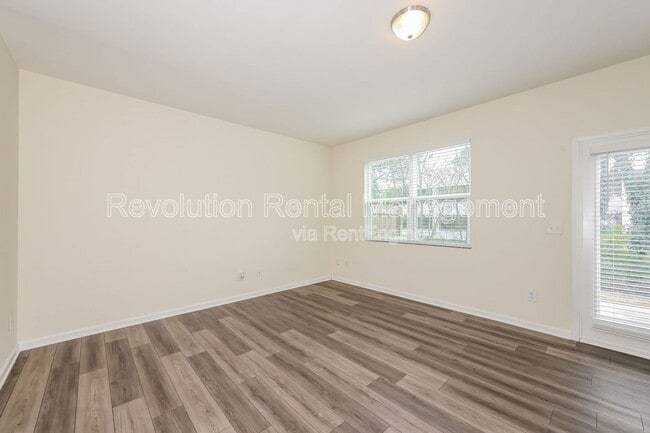 Building Photo - 1510 Vernon Blvd