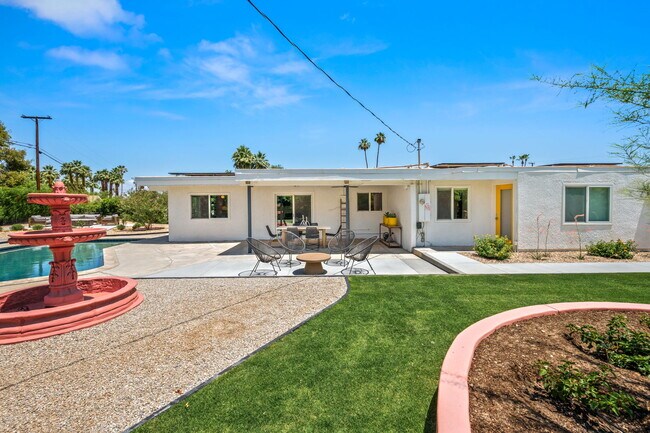 Building Photo - 43795 Acacia Dr