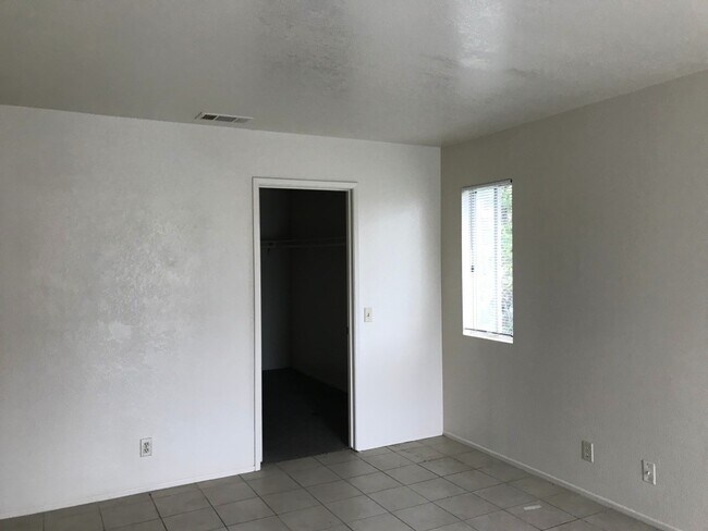 Building Photo - 850 Camino Lindo