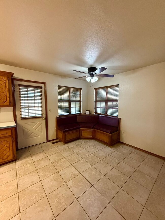 Building Photo - Spacious 3 bed, 2.5 Bath 2-story Home in South Okc