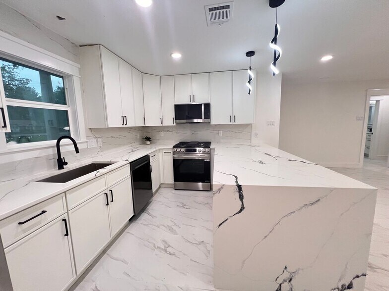 Primary Photo - 20156 Russell Dr
