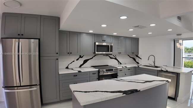 Building Photo - 2801 SW 87th Ave