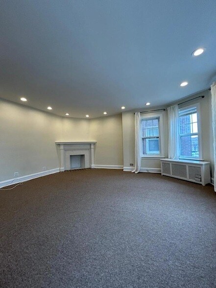 Building Photo - 6332 N Francisco Ave