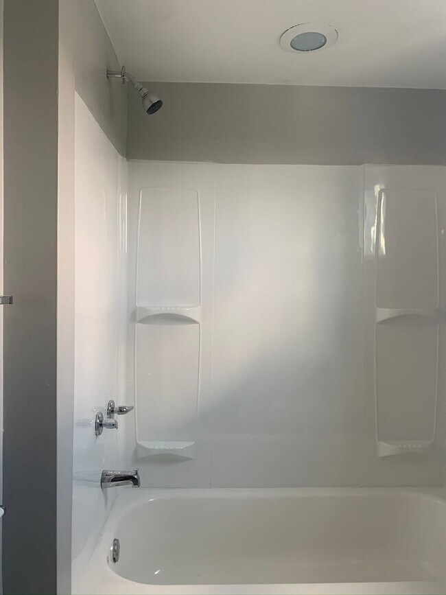 Building Photo - 1511 Hatteras St