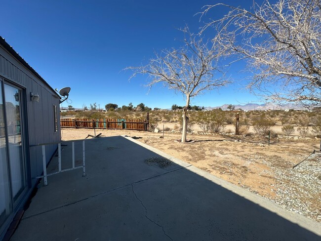 Building Photo - Private 3-Bed, 2-Bath Trailer with Large L...