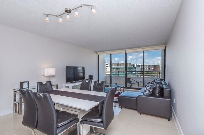 Building Photo - 3505 S Ocean Dr