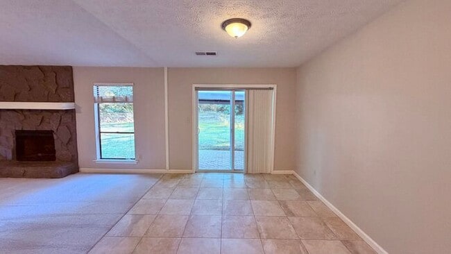 Building Photo - Beautiful Roswell 3 Bedroom-2 Bathroom Ranch, Minutes from 400, Available NOW!