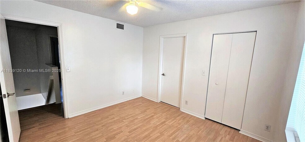 Building Photo - 2058 Madeira Dr