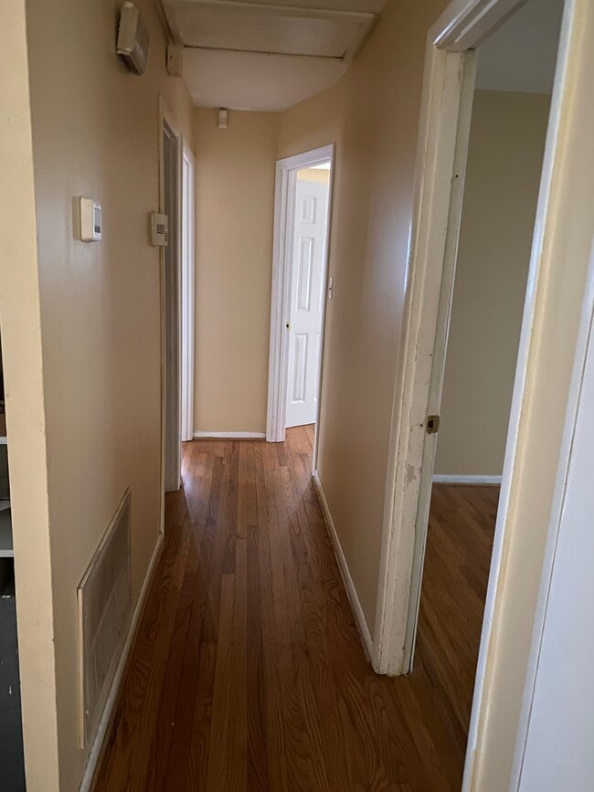 Building Photo - 708 W Walnut St