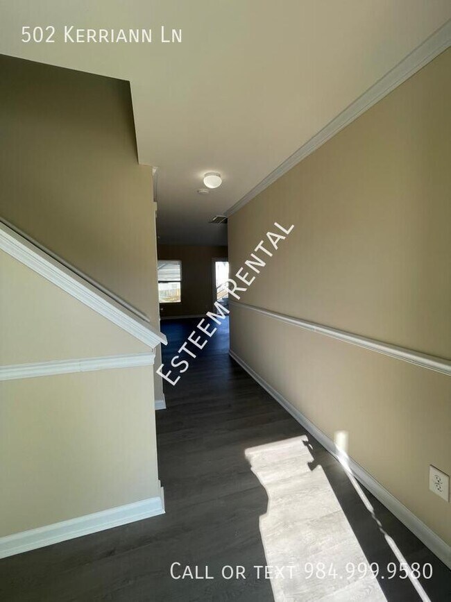 Building Photo - 502 Kerriann Ln