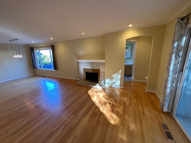 Building Photo - LOS GATOS - Beautifully upgraded property in desirable Los Gatos location, Los Gatos Schools