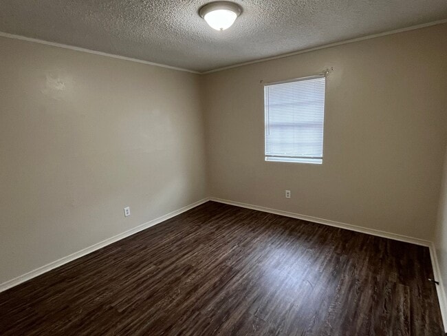 Building Photo - 101-103 Love Street